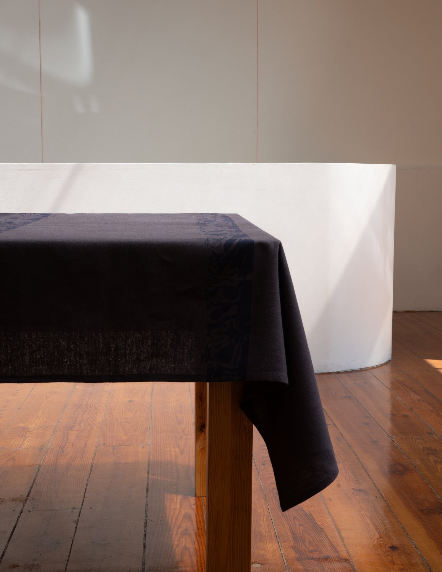 Pocket Treasures Tablecloth, Dark Linen Small