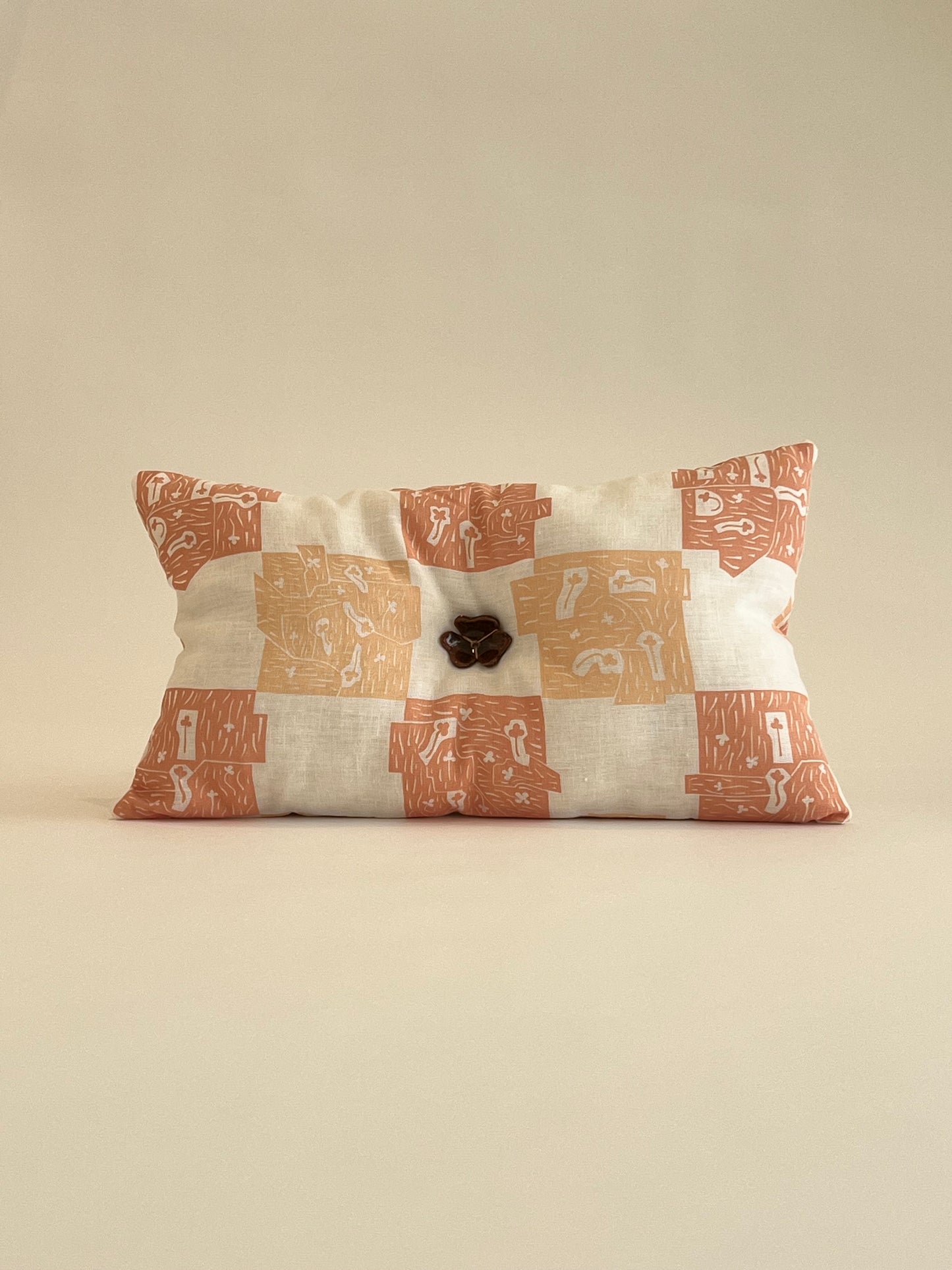 Clover Cushion Peach