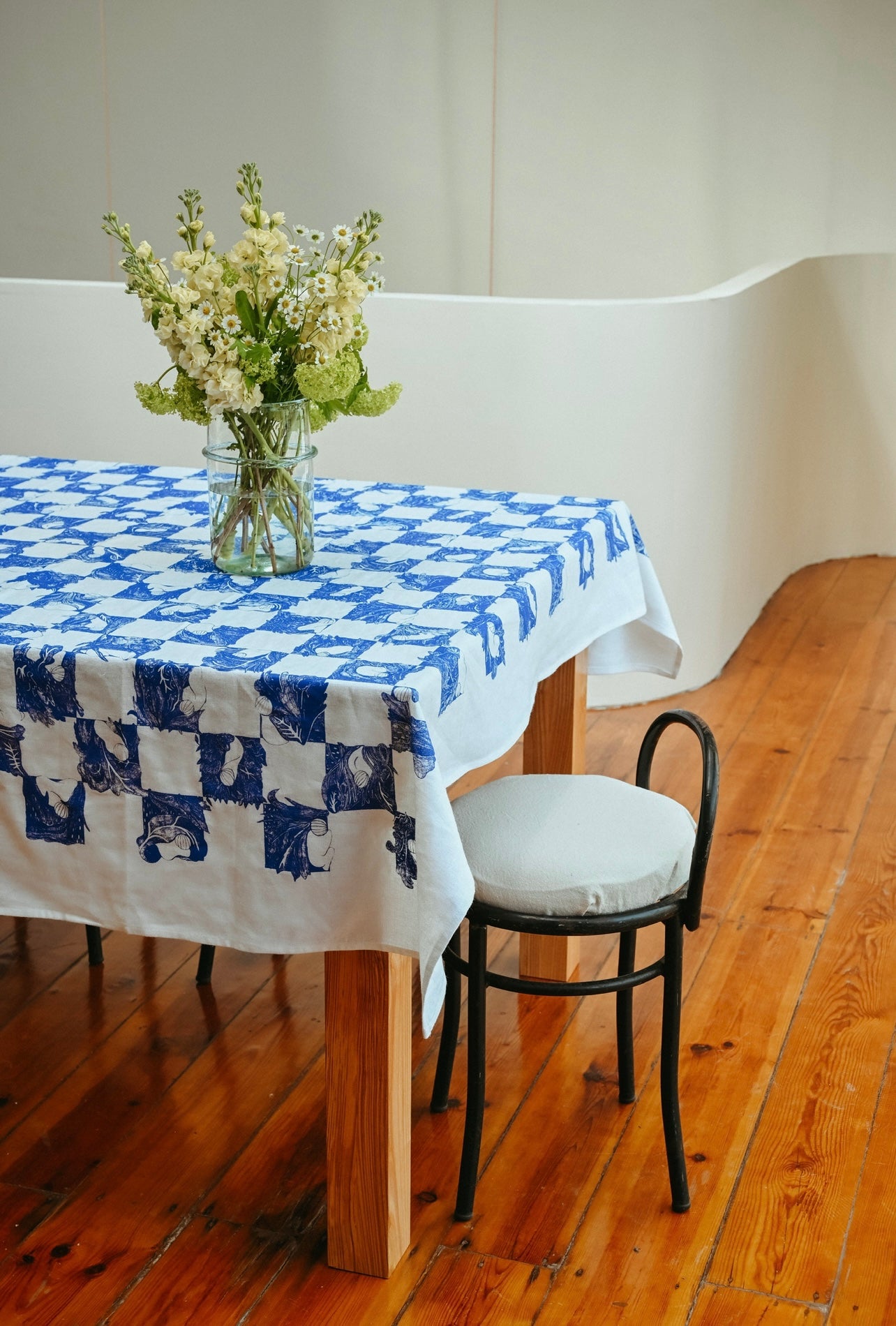 Rousseau tablecloth blue and white
