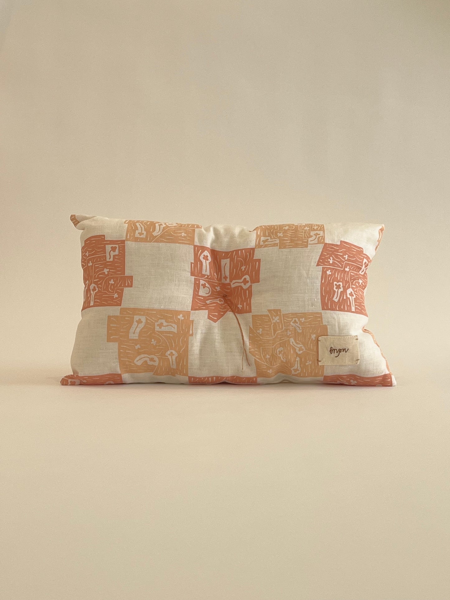 Clover Cushion Peach