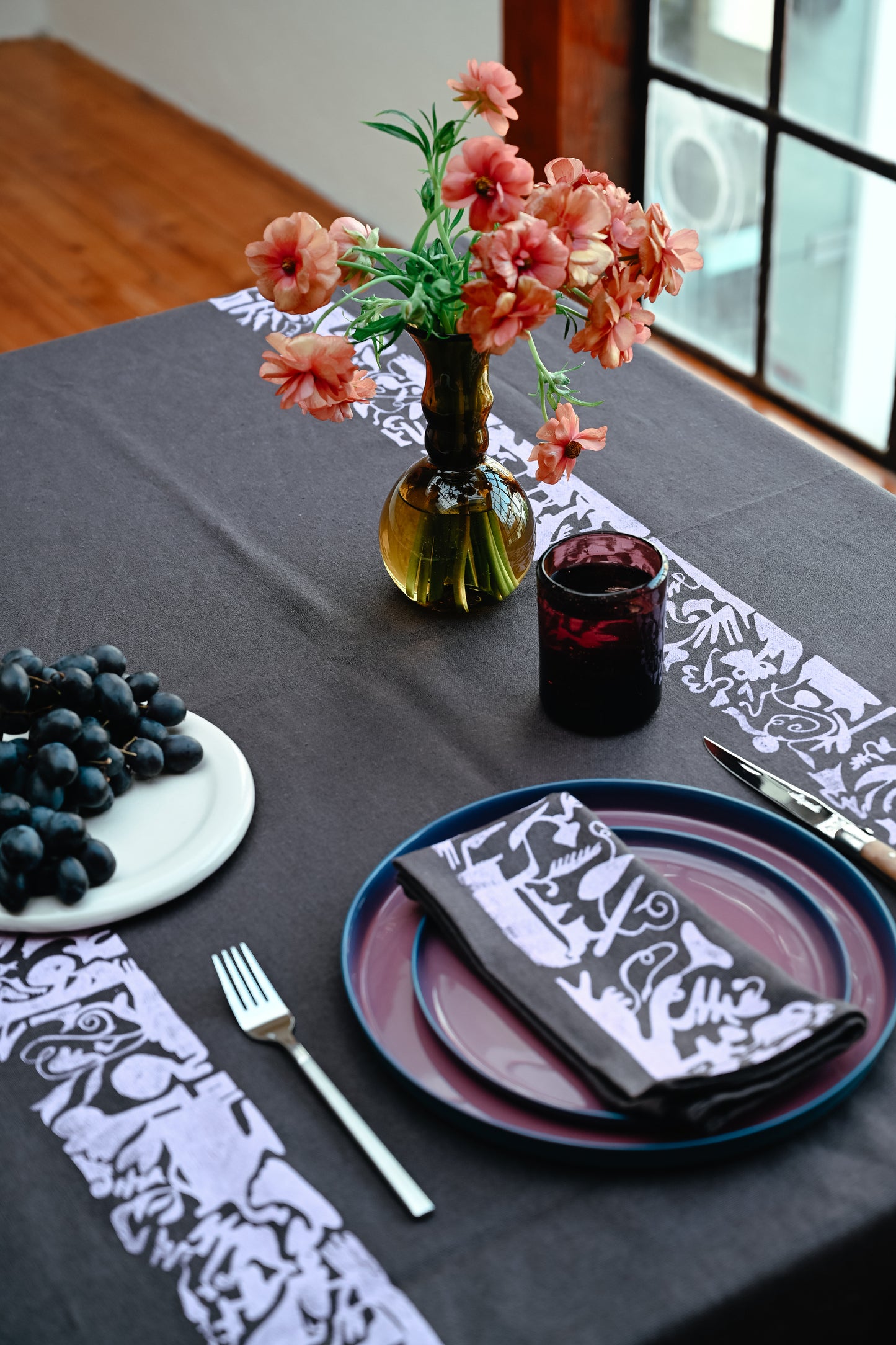 Pocket Treasures Tablecloth, Dark Linen Medium