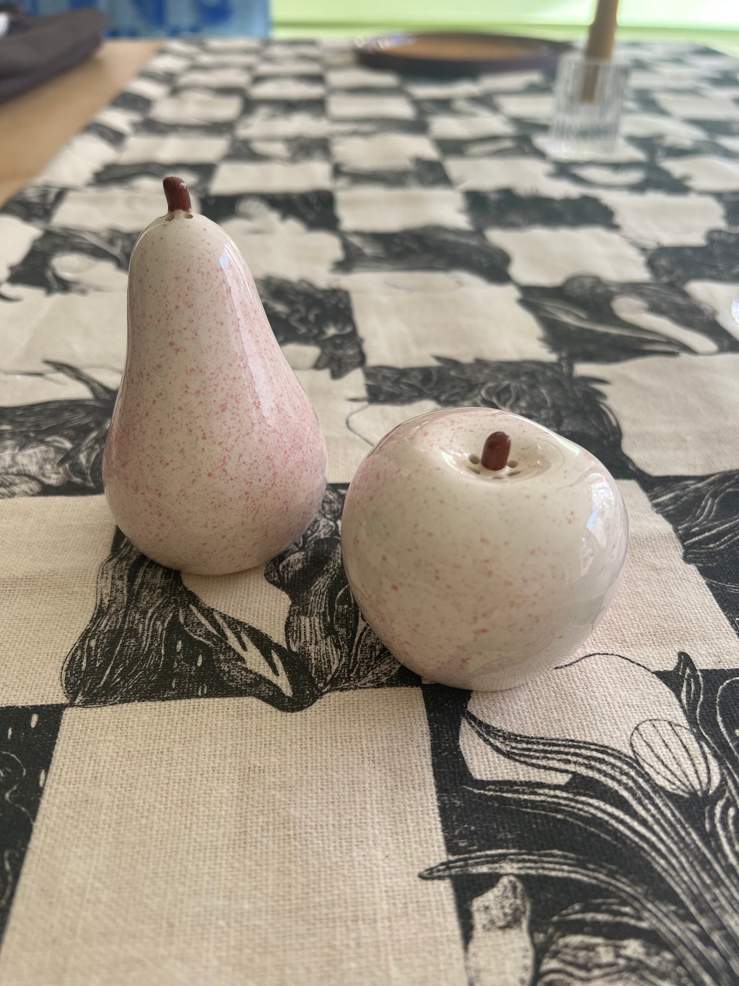 Apple and pear shakers